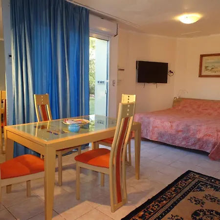 Domaine Du Petit Tournebelle Apartment Gruissan Exterior photo